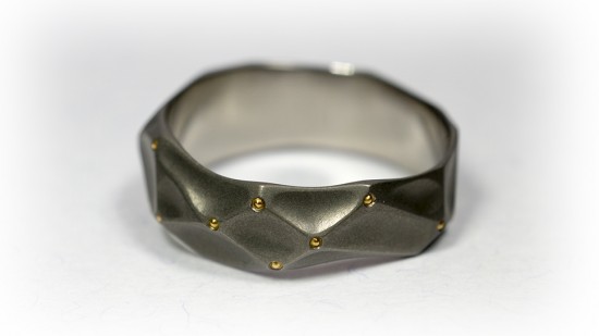 Титановое кольцо Кристалл, с заклепками